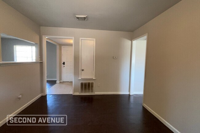 Foto del edificio - 3302 Charriton Dr