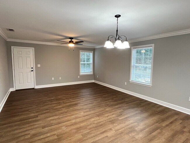 Building Photo - 105 Pinecrest Blvd