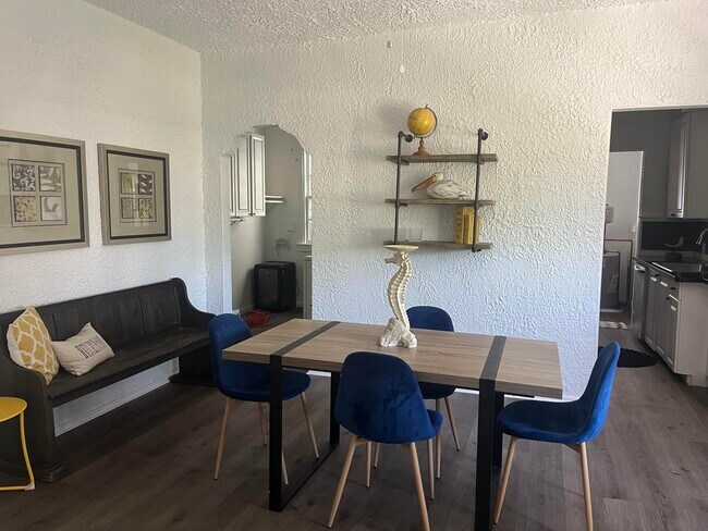 Foto del edificio - 2911 Fairway Dr