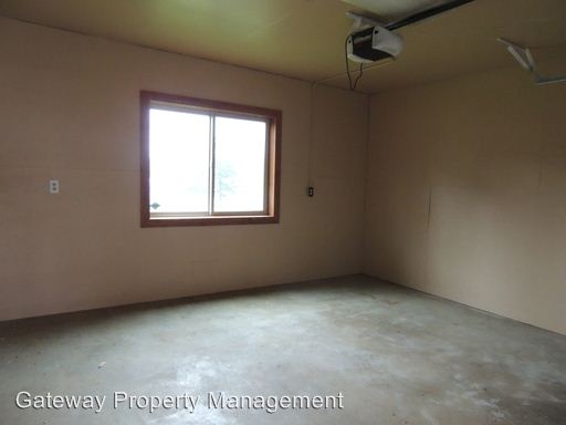 Building Photo - 471 E Hillcrest Dr