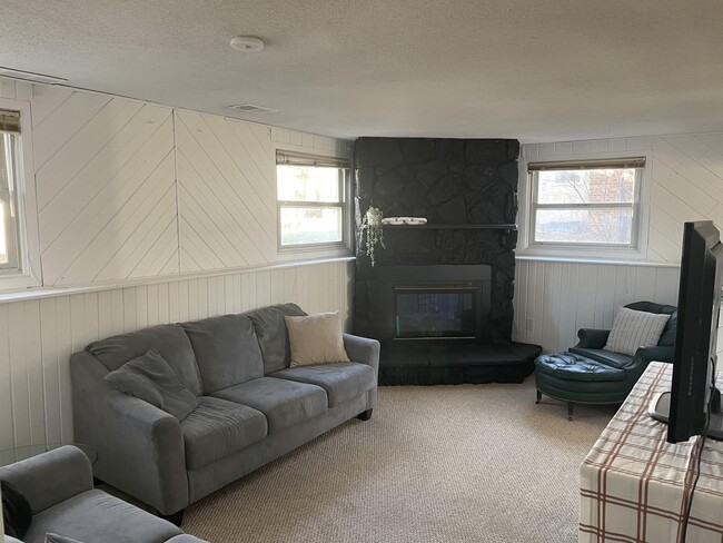 Building Photo - 4008 White Bear Ave N