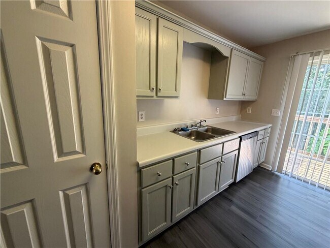 Building Photo - 800 Stonehaven Cir