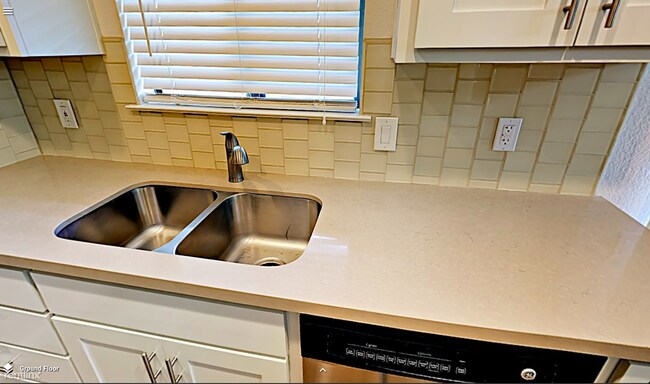Building Photo - 2336 Villanova Cir