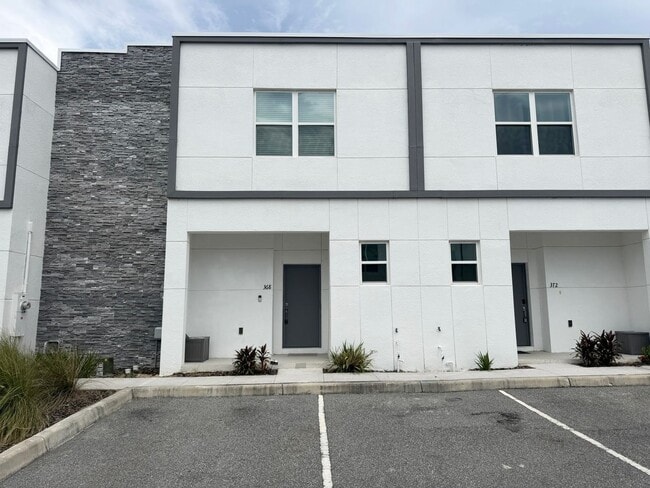 Building Photo - 368 Famagusta Dr