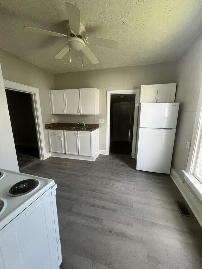 Building Photo - 1319 N Morrison St