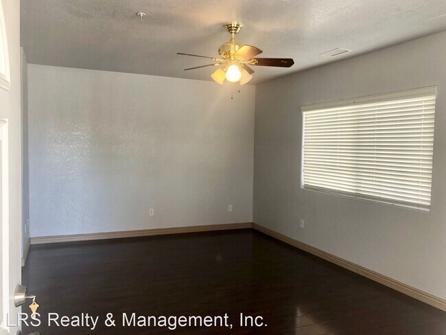 Building Photo - 3 br, 2.5 bath Apartment - 16365 Juniper St.
