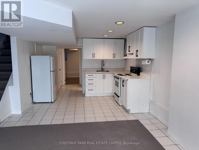Building Photo - 10 Wroxeter Ave