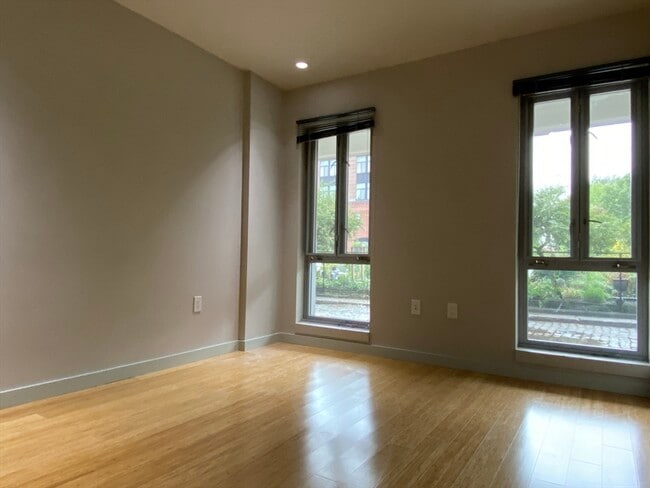 Foto del edificio - 691 Massachusetts Ave