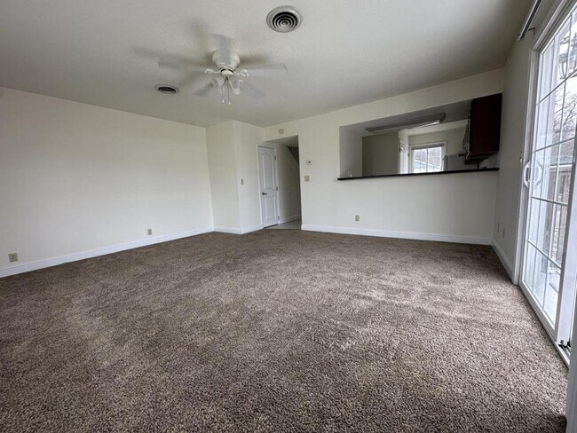 Building Photo - 618 E Campus Dr