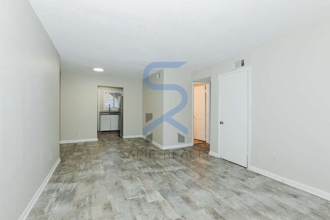 Building Photo - All-Electric 2BR/1.5BA  Home in Prime Campbellton Rd
