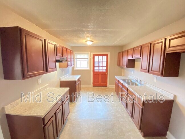 Building Photo - 1336 Chadwick Cir