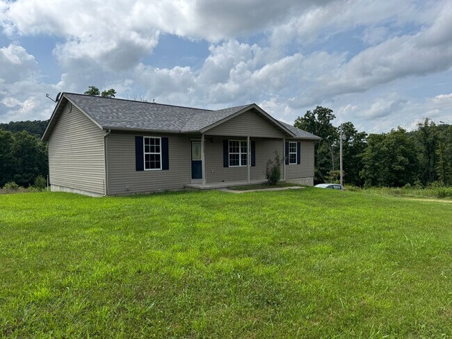 Building Photo - Beautiful 3 Bedroom, 2 Bathroom Home On Mi...
