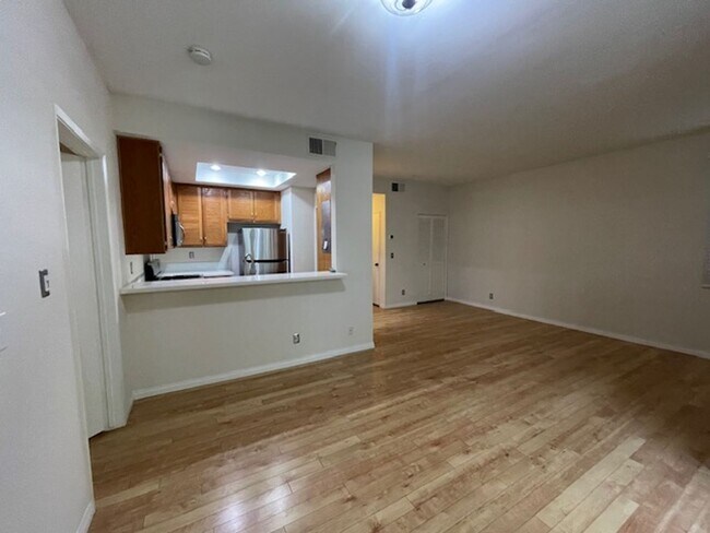Building Photo - Cozy One Bedroom in Playa Del Rey