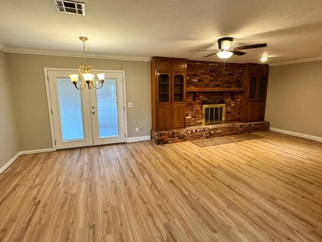 Photo - 2204 Edgewood Dr House