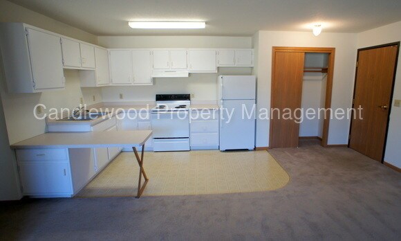 Building Photo - 417 Lotus St