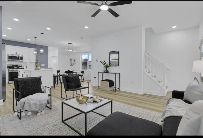 Building Photo - 613 Siebert St