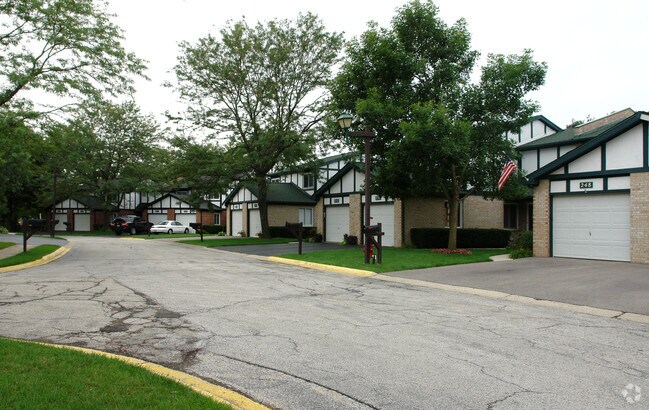 Building Photo - Golfview Commons