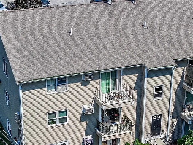 Photo - 1573 Braley Rd (New Bedford, MA) Apartment
