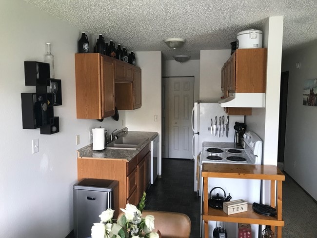 Building Photo - 2608 Pacific Dr S