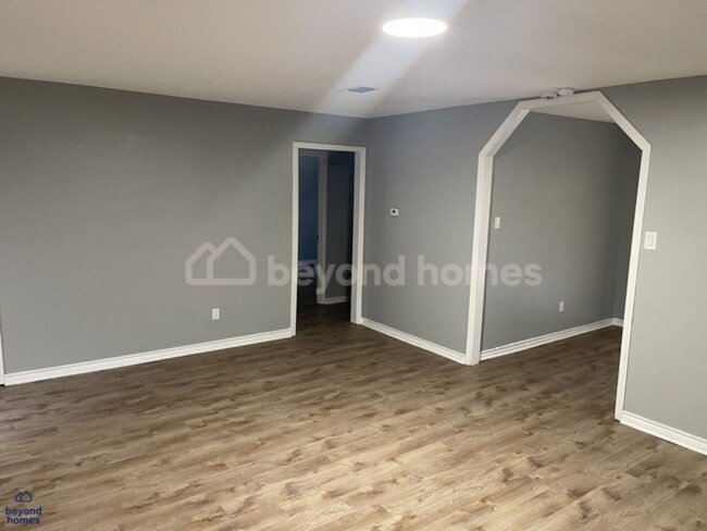 Building Photo - Modernized & Move-In Ready in Sherwood!