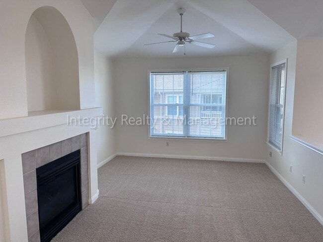 Foto del edificio - 2 Bed/1 Bath, 990 Sqft - 12920 Ironstone W...