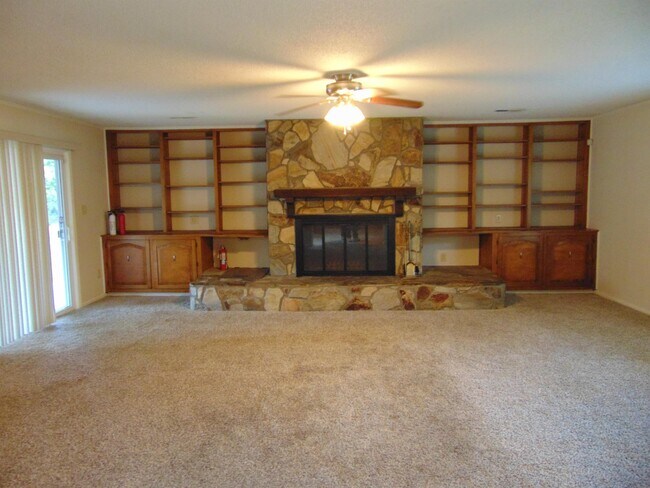 Building Photo - 611 Galloway Dr