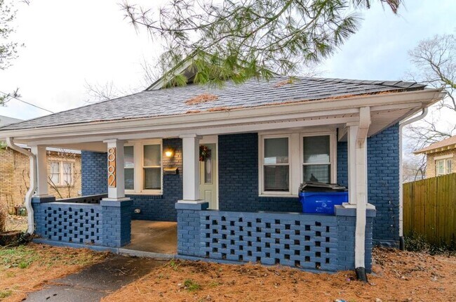 Foto del edificio - MOVE-IN SPECIAL!! 1/2 OFF DEPOSIT!! Stunni...