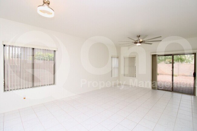 Foto del edificio - 2698 E Jasper Dr