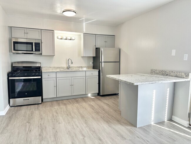 Foto del edificio - 1721 E Roosevelt Rd