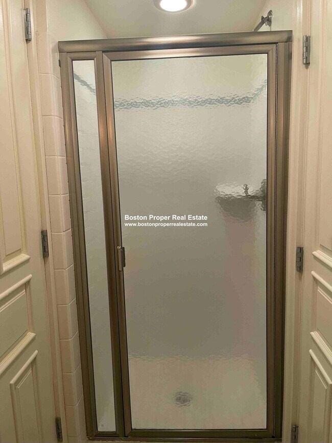 Foto del edificio - 195 Commonwealth Ave