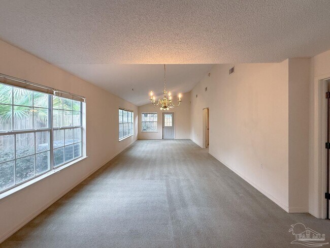 Foto del edificio - 1039 E Maxwell St