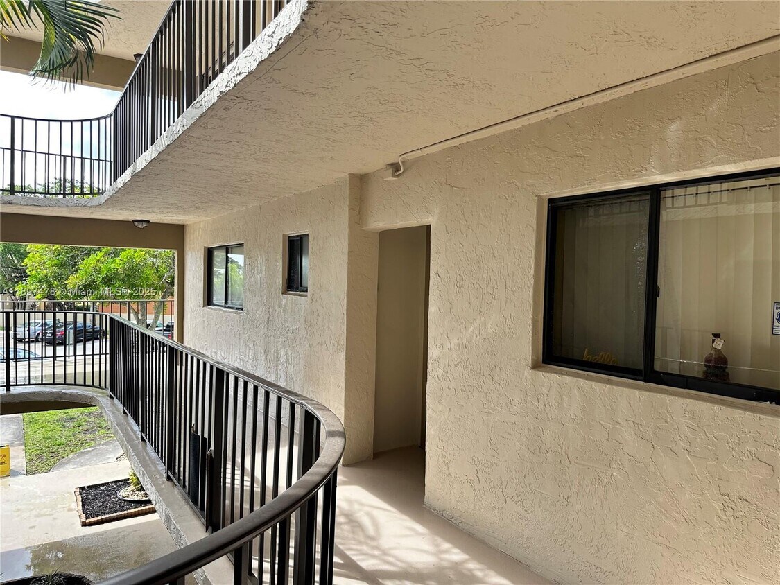 Foto principal - 8045 SW 107th Ave