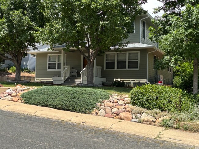 Building Photo - 445 Grape Ave