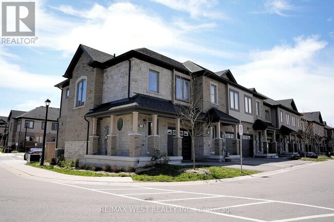 Building Photo - 37 Cygnus Cres