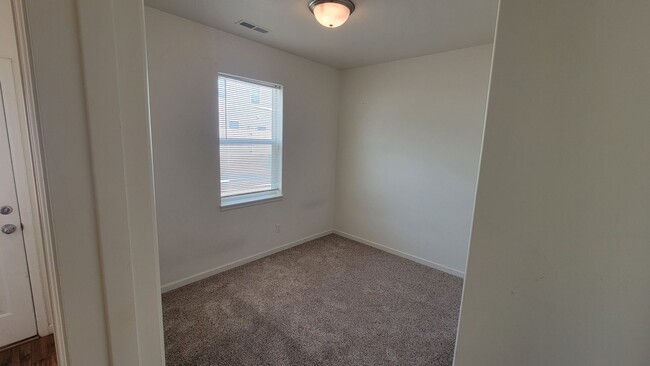 Foto del edificio - Contemporary 2020 Townhome — Conveniently ...