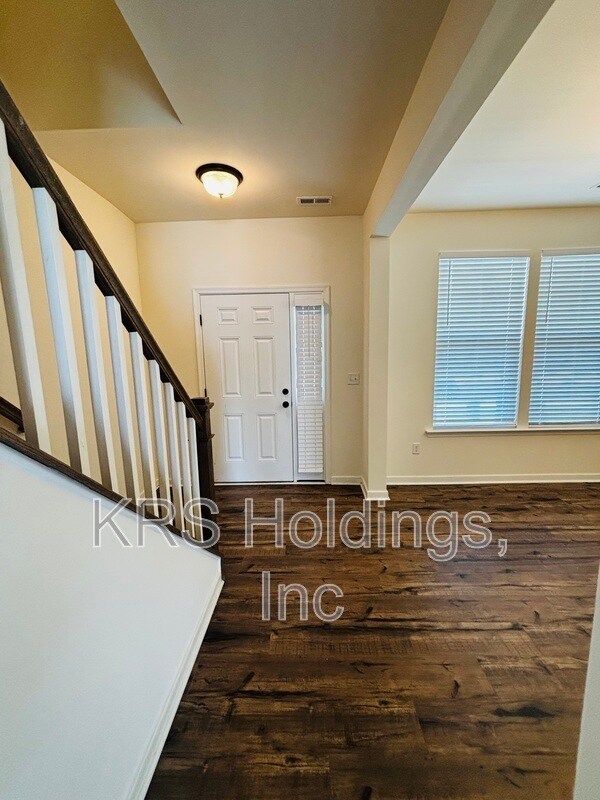 Building Photo - 2220 Patrick Dr