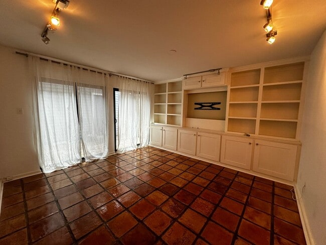 Building Photo - CLARKSVILLE -  WEST LYNN CONDO