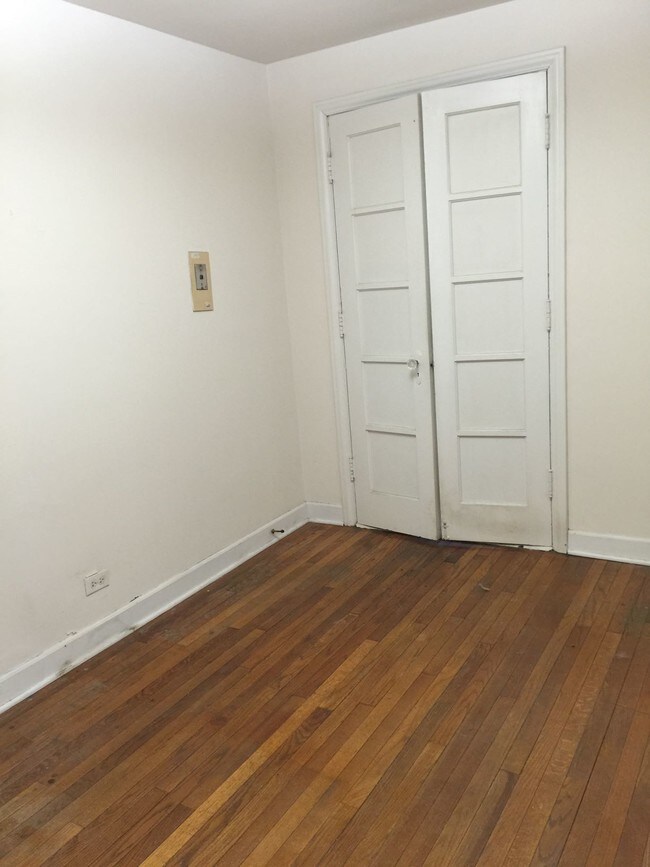 Building Photo - 240 Marengo Ave