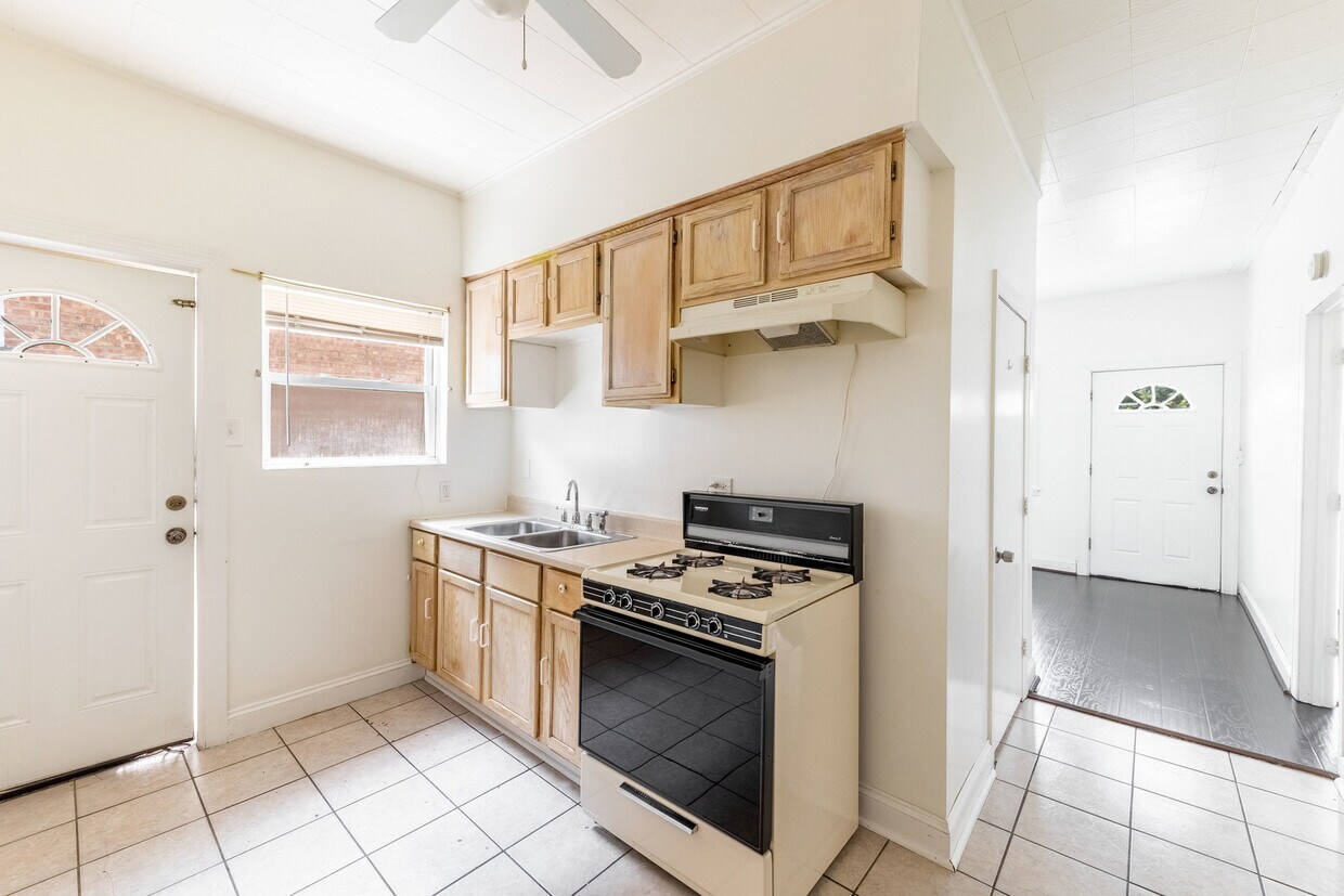 Primary Photo - 3741 S 61st Ave