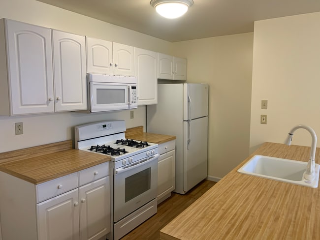 Kitchen - 365 E Maiden St