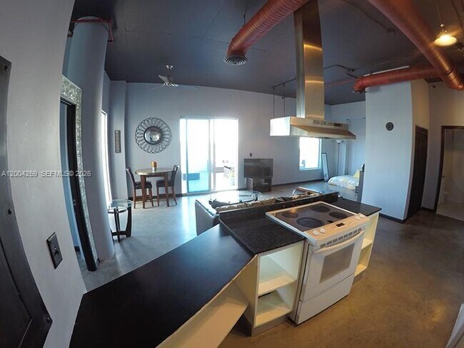 Foto del edificio - 10 SW South River Dr
