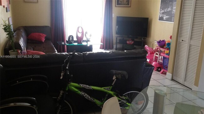 Foto del edificio - 3021 W 76th St