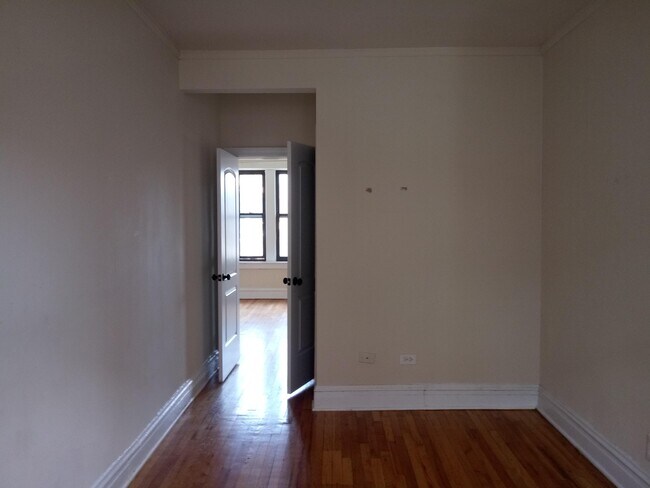 Building Photo - 1471 W Carmen Ave
