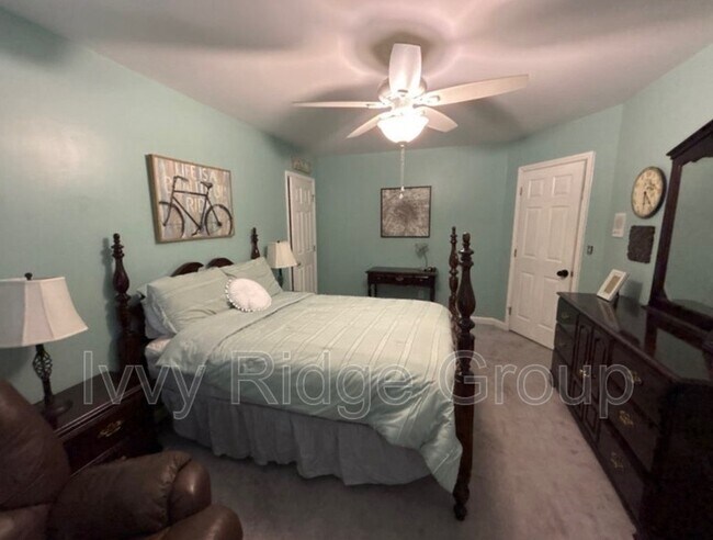 Foto del edificio - 16020 Virginia Lee Ct