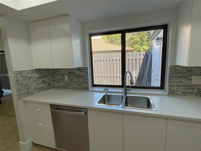 Foto del edificio - 4830 SW 152nd Pl