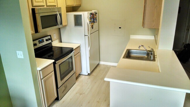 Kitchen - 2255 Showers Dr