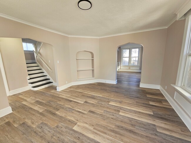 Building Photo - 724 Kinnaird Ave