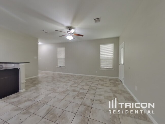 Foto del edificio - 8038 Villa Lago Ln
