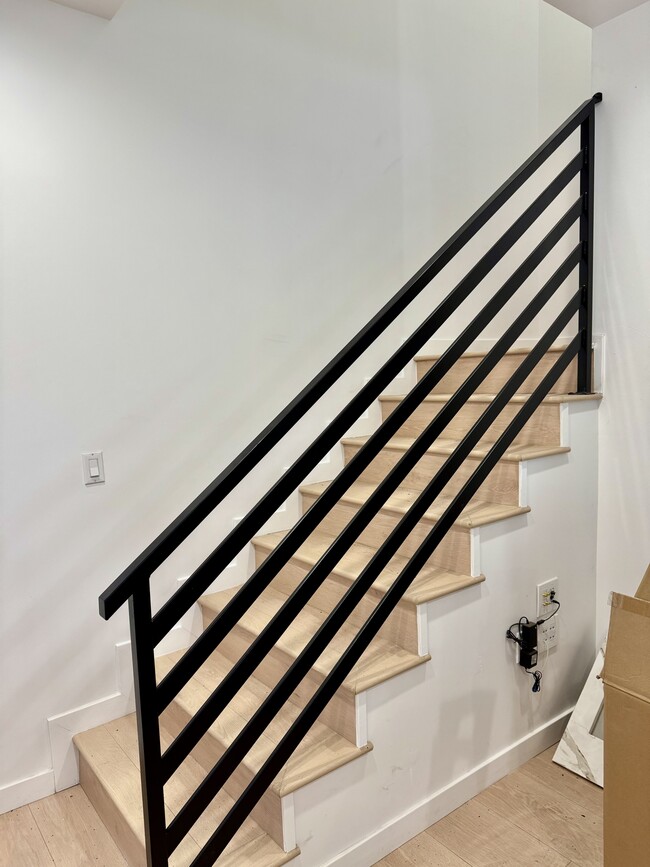 Building Photo - 2681 Pomeroy Ave