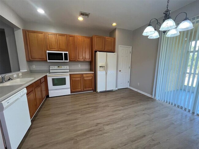 Foto del edificio - 13282 SW Pembroke Cir N
